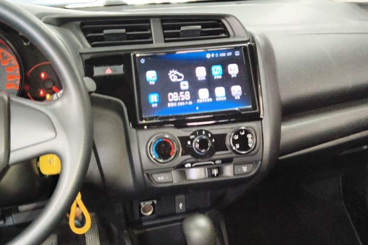Used Honda Fit 2018 1.5L CVT Comfort Version Audio And AC Panel