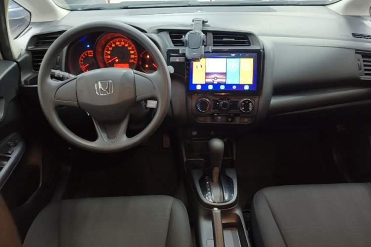 Used Honda Fit 2018 1.5L CVT Comfort Version Center Console