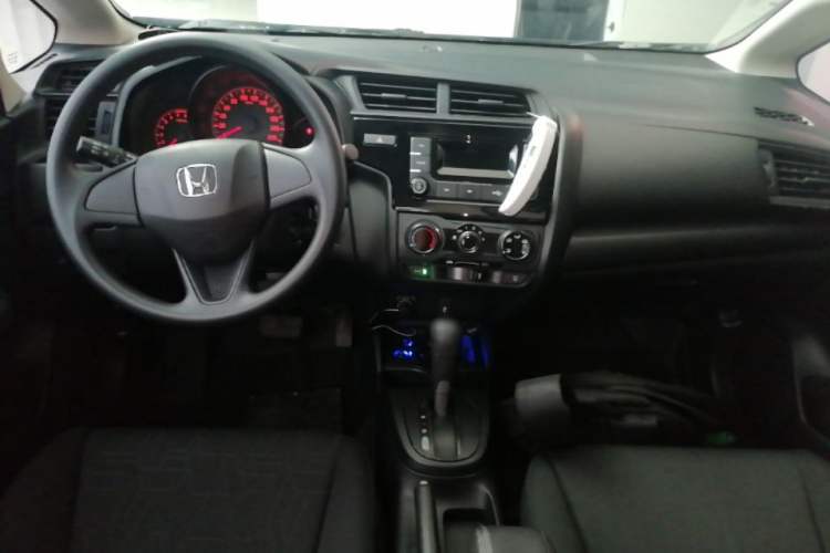 Used Honda Fit 2018 1.5L CVT Comfort Sunroof Version Center Console