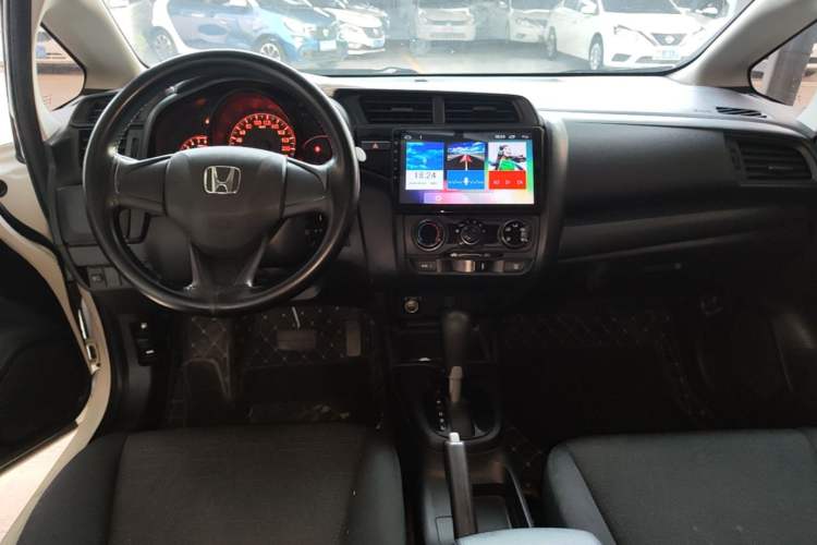 Used Honda Fit 2018 1.5L CVT Comfort Version Center Console