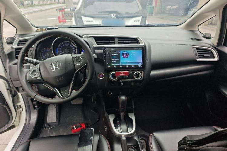 Used Honda Fit 2018 1.5L CVT Trendy Run+ Edition Center Console