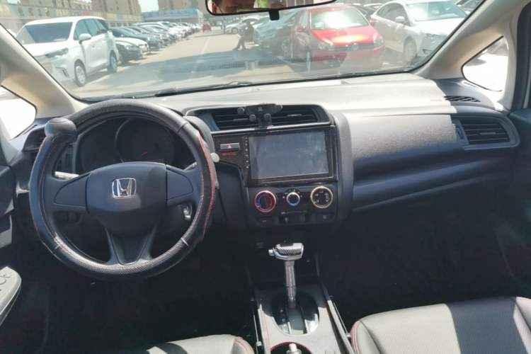 Used Honda Fit 2018 1.5L CVT Comfort Sunroof Version Center Console
