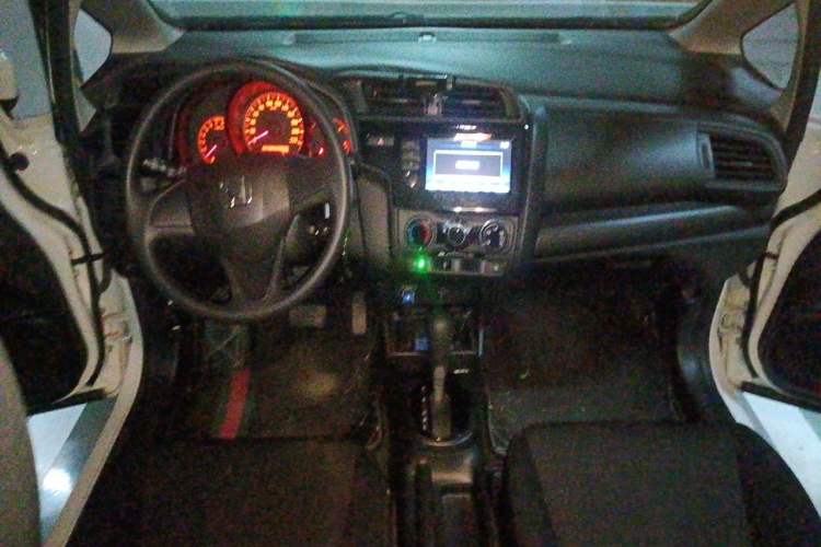 Used Honda Fit 2018 1.5L CVT Comfort Version Center Console