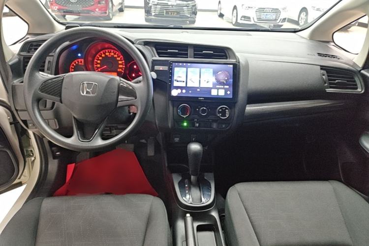 Used Honda Fit 2018 1.5L CVT Comfort Version Center Console