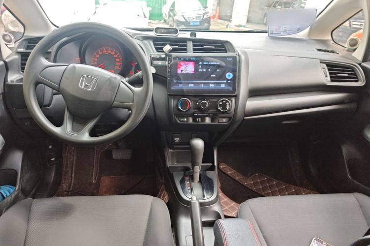 Used Honda Fit 2018 1.5L CVT Comfort Version Center Console