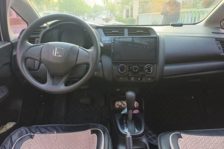 Used Honda Fit 2018 1.5L CVT Comfort Version Center Console