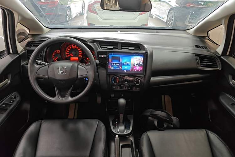 Used Honda Fit 2018 1.5L CVT Comfort Version Center Console