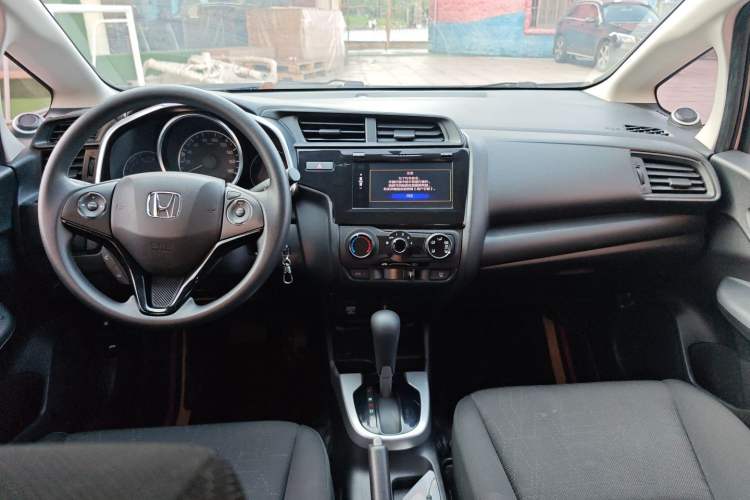 Used Honda Fit 2018 1.5L CVT Comfort Version Center Console