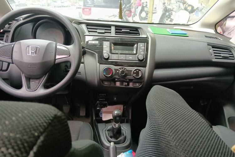Used Honda Fit 2018 1.5L Manual Comfort Version Center Console