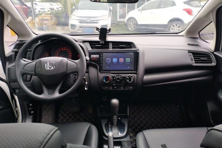 Used Honda Fit 2018 1.5L CVT Comfort Sunroof Version Center Console