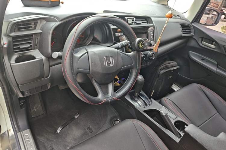 Used Honda Fit 2018 1.5L CVT Comfort Version Center Console