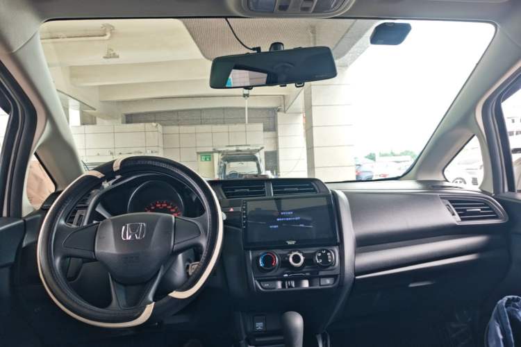 Used Honda Fit 2018 1.5L CVT Comfort Sunroof Version Center Console