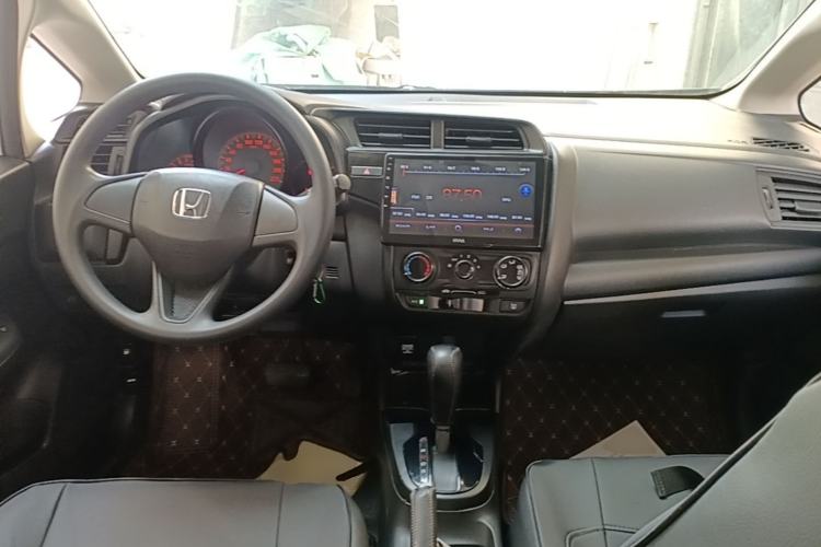 Used Honda Fit 2018 1.5L CVT Comfort Version Center Console