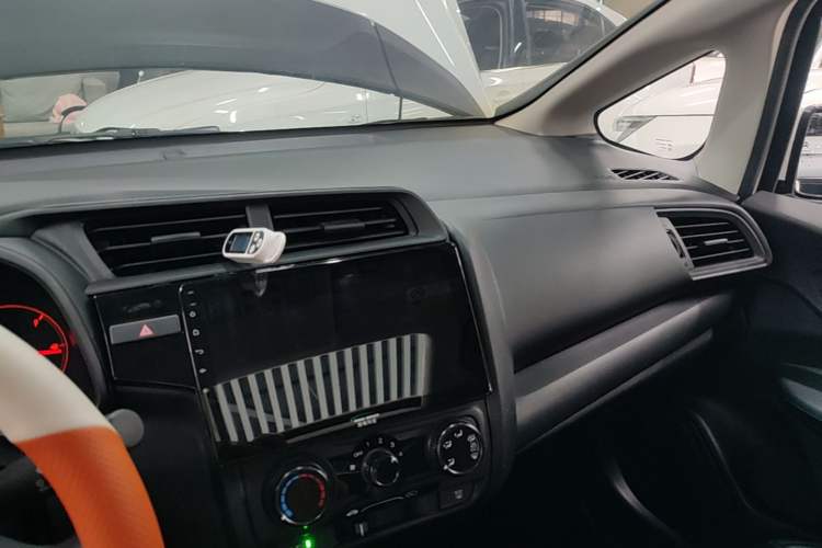 Used Honda Fit 2018 1.5L CVT Comfort Sunroof Version Center Console