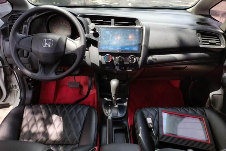 Used Honda Fit 2018 1.5L CVT Comfort Sunroof Version Center Console