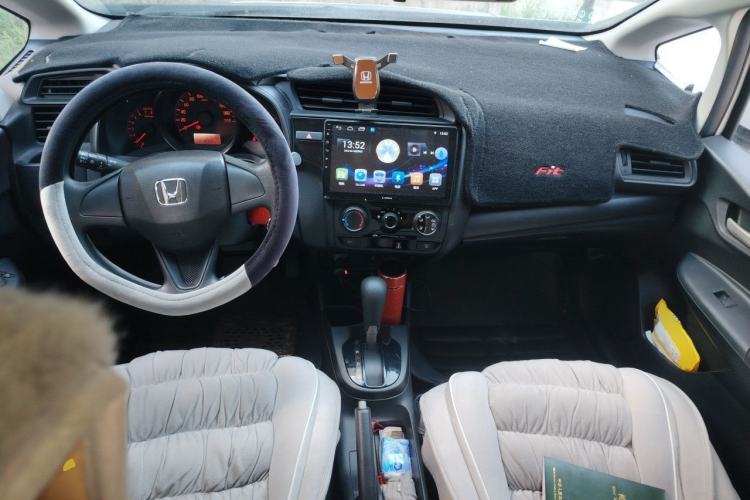 Used Honda Fit 2018 1.5L CVT Comfort Version Center Console