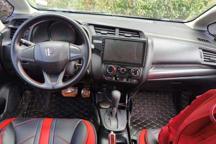 Used Honda Fit 2018 1.5L CVT Comfort Sunroof Version Center Console