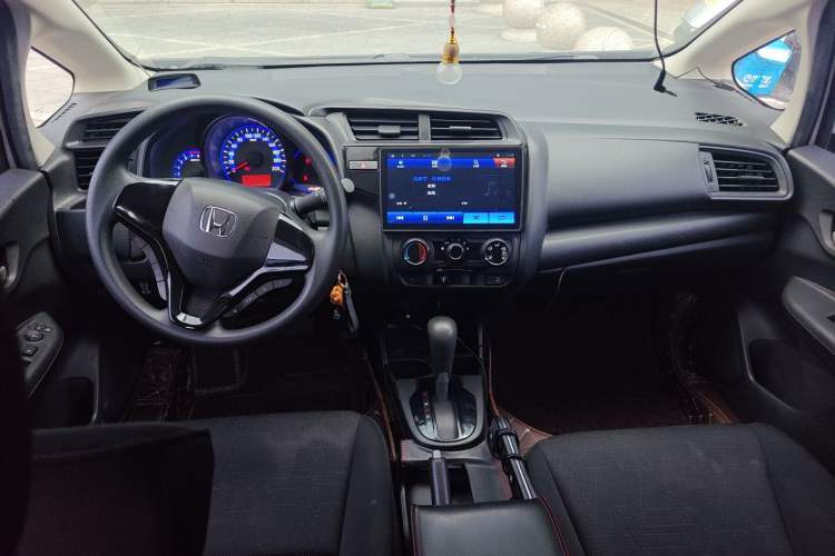 Used Honda Fit 2018 1.5L CVT Comfort Version Center Console