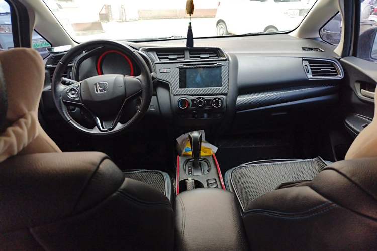 Used Honda Fit 2018 1.5L CVT Comfort Sunroof Version Center Console