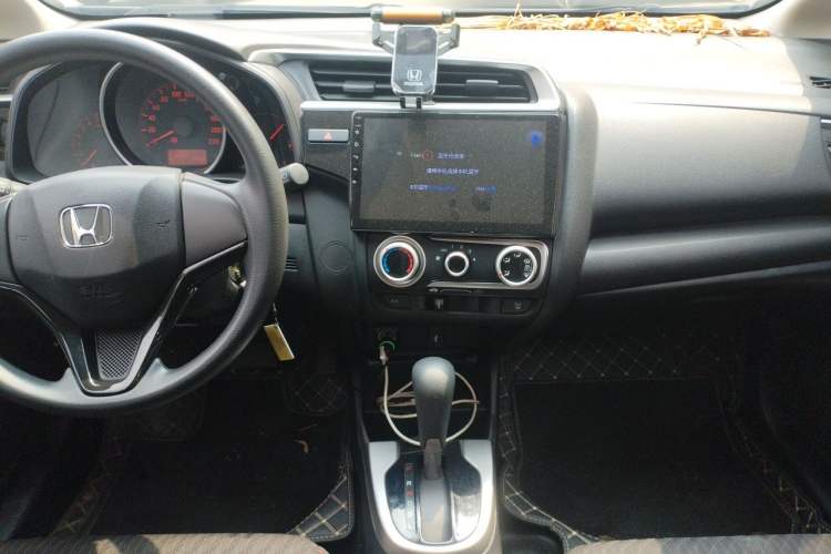 Used Honda Fit 2018 1.5L CVT Trendy Sports Edition Center Console