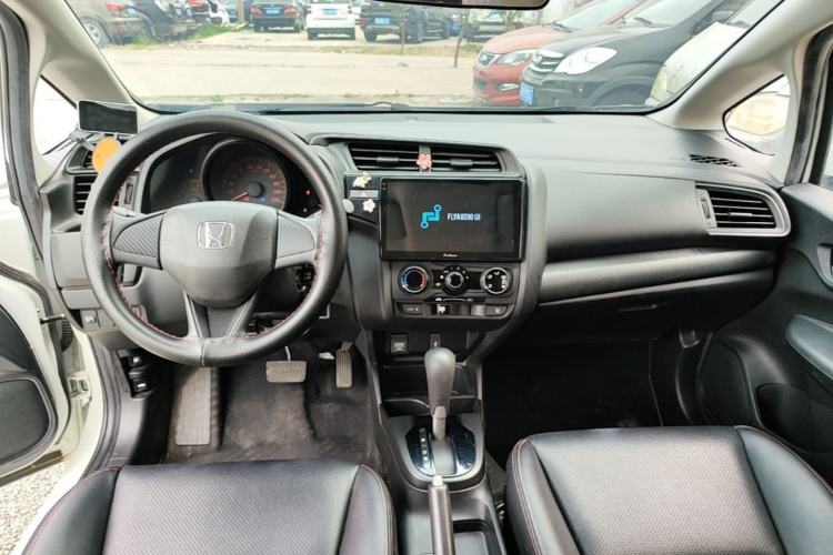 Used Honda Fit 2018 1.5L CVT Comfort Version Center Console