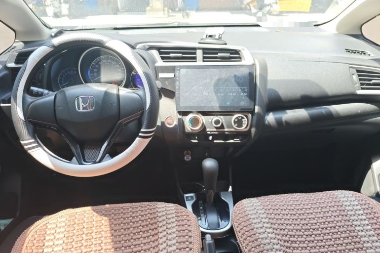 Used Honda Fit 2018 1.5L CVT Luxury Edition Center Console