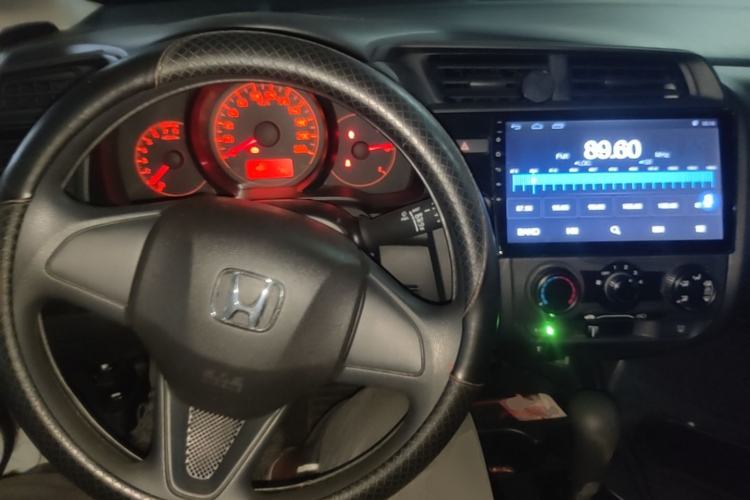 Used Honda Fit 2018 1.5L CVT Comfort Version Center Console