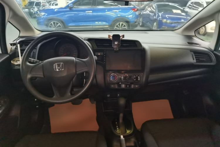 Used Honda Fit 2018 1.5L CVT Comfort Version Center Console