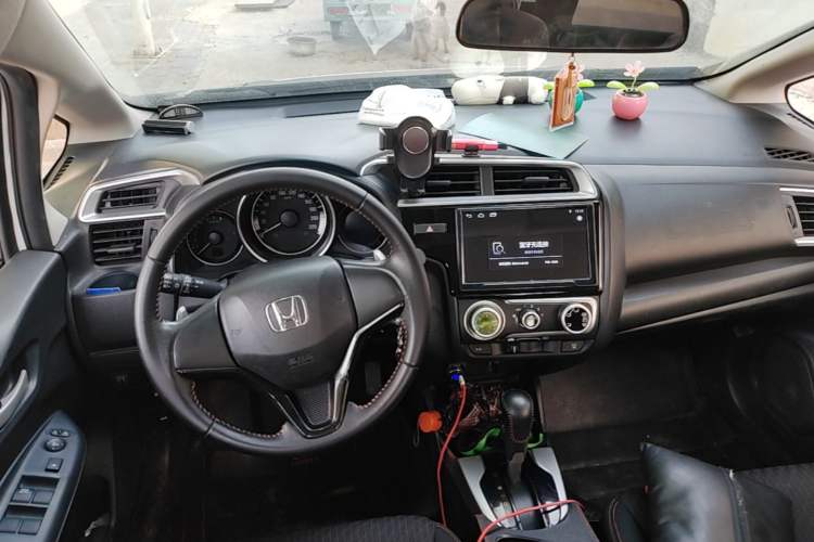 Used Honda Fit 2018 1.5L CVT Trendy Run+ Edition Center Console
