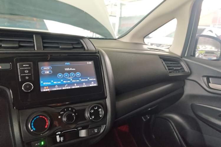 Used Honda Fit 2018 1.5L CVT Comfort Sunroof Version Center Console