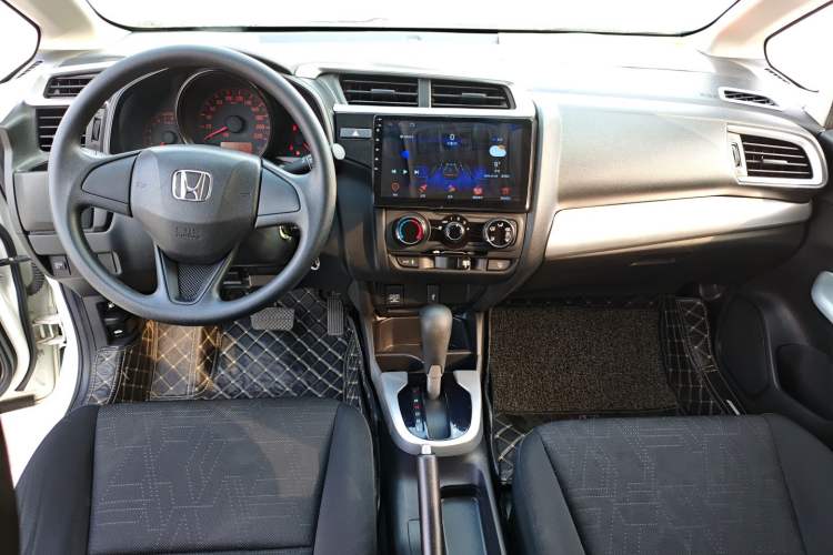 Used Honda Fit 2018 1.5L CVT Comfort Sunroof Version Center Console