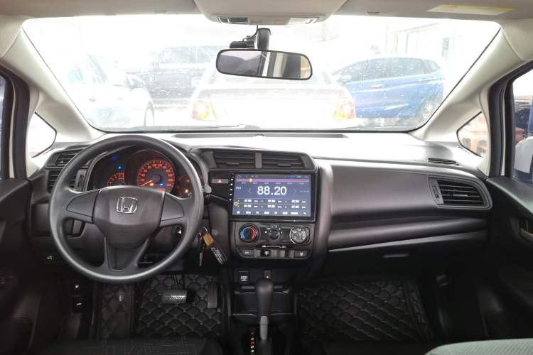Used Honda Fit 2018 1.5L CVT Comfort Sunroof Version Center Console