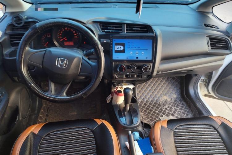 Used Honda Fit 2018 1.5L CVT Comfort Version Center Console