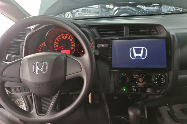 Used Honda Fit 2018 1.5L CVT Comfort Sunroof Version Center Console