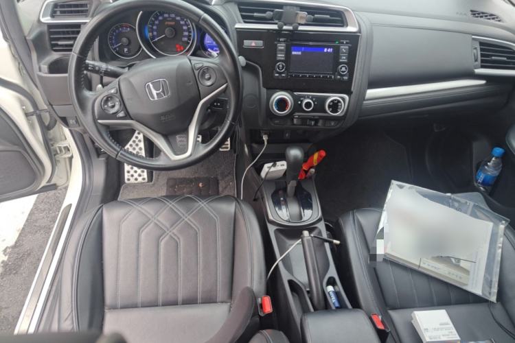 Used Honda Fit 2018 1.5L CVT Trendy Run+ Edition Center Console