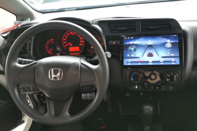 Used Honda Fit 2018 1.5L CVT Comfort Version Center Console