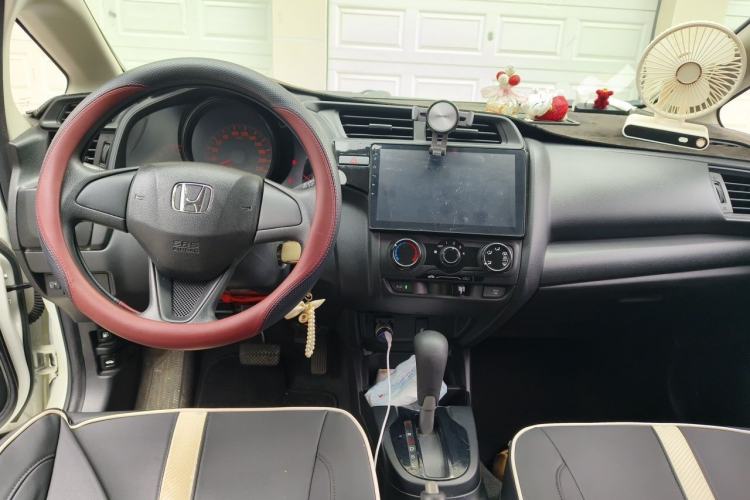 Used Honda Fit 2018 1.5L CVT Comfort Version Center Console