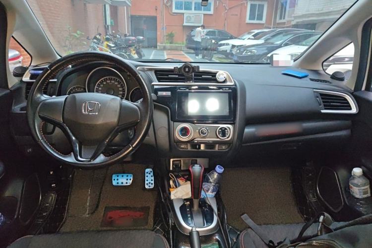 Used Honda Fit 2018 1.5L CVT Trendy Run+ Edition Center Console