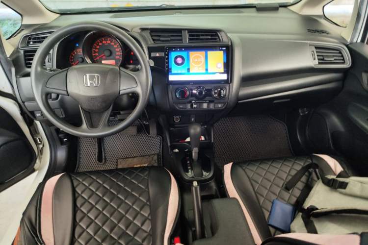 Used Honda Fit 2018 1.5L CVT Comfort Sunroof Version Center Console