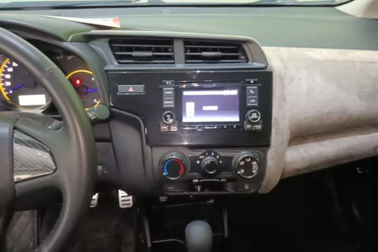 Used Honda Fit 2018 1.5L CVT Comfort Version Center Console