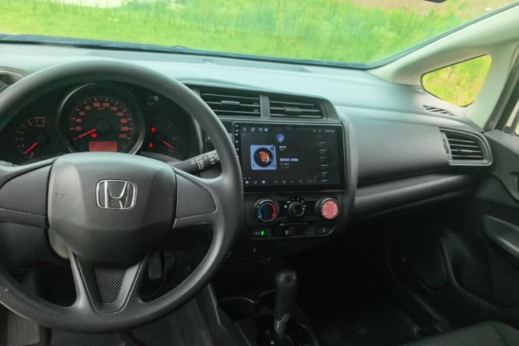 Used Honda Fit 2018 1.5L CVT Comfort Version Center Console