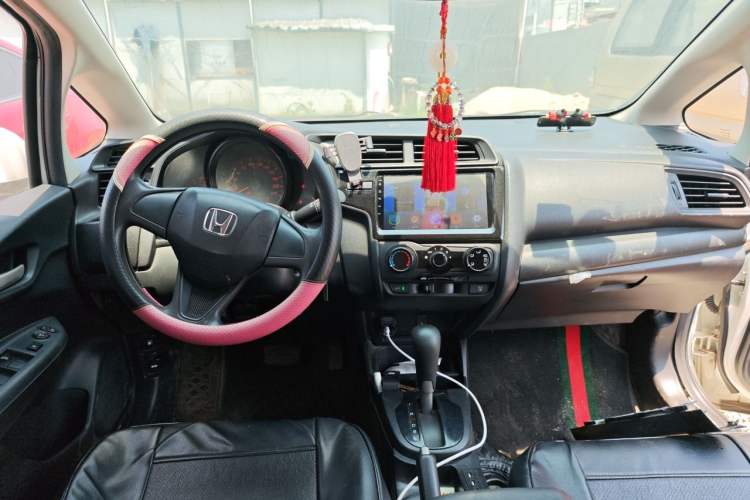 Used Honda Fit 2018 1.5L CVT Comfort Sunroof Version Center Console