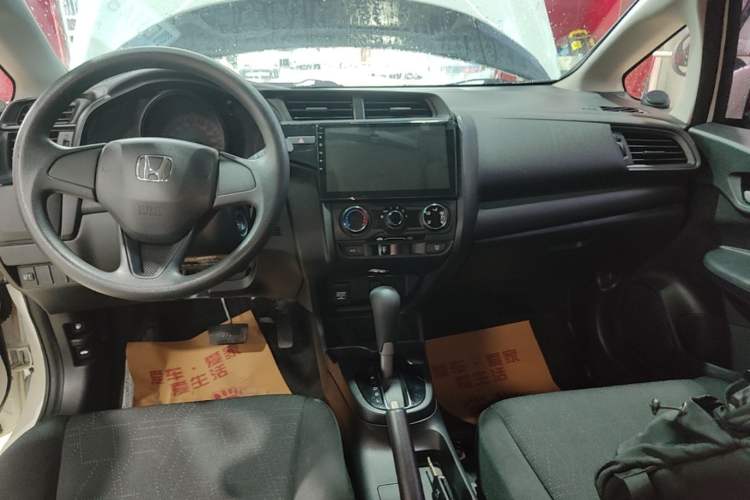 Used Honda Fit 2018 1.5L CVT Comfort Version Center Console