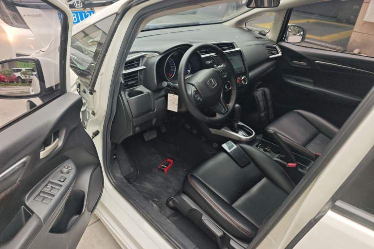 Used Honda Fit 2018 1.5L CVT Trendy Run+ Edition Driver Seat