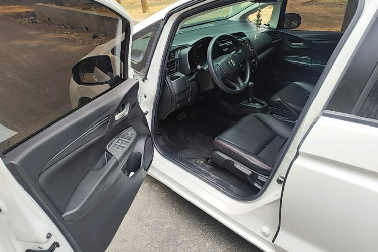 Used Honda Fit 2018 1.5L CVT Comfort Sunroof Version Driver Seat