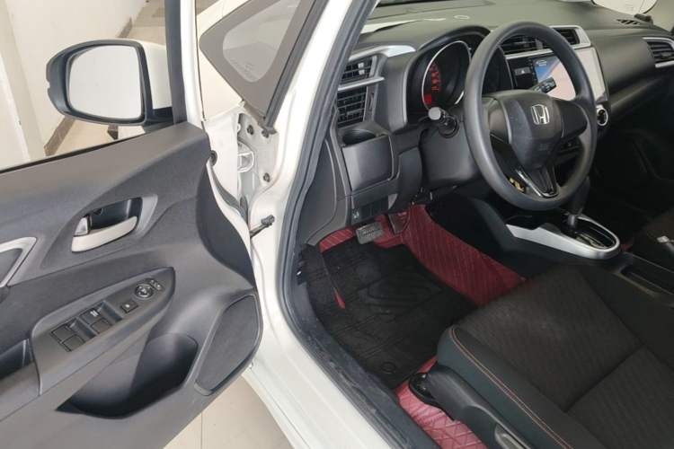 Used Honda Fit 2018 1.5L CVT Trendy Sports Edition Driver Seat