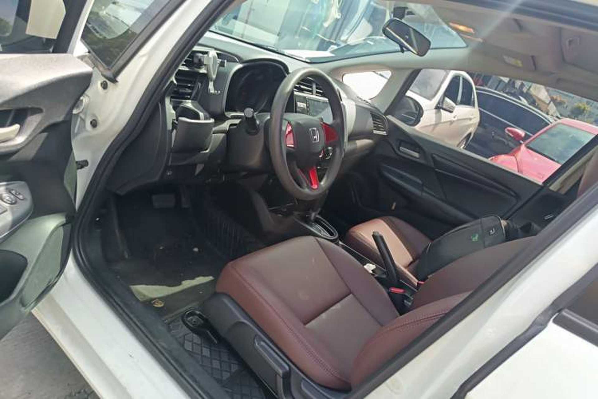 Used Honda Fit 2018 1.5L CVT Comfort Sunroof Version Driver Seat