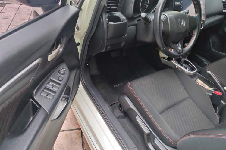 Used Honda Fit 2018 1.5L CVT Trendy Run+ Edition Driver Seat