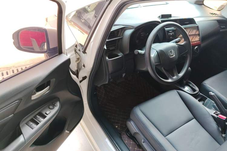 Used Honda Fit 2018 1.5L CVT Comfort Sunroof Version Driver Seat