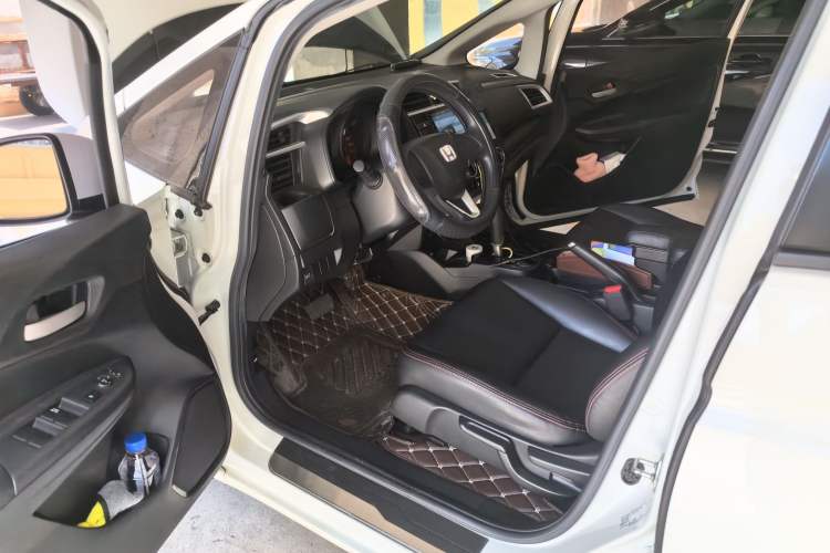 Used Honda Fit 2018 1.5L CVT Comfort Sunroof Version Driver Seat